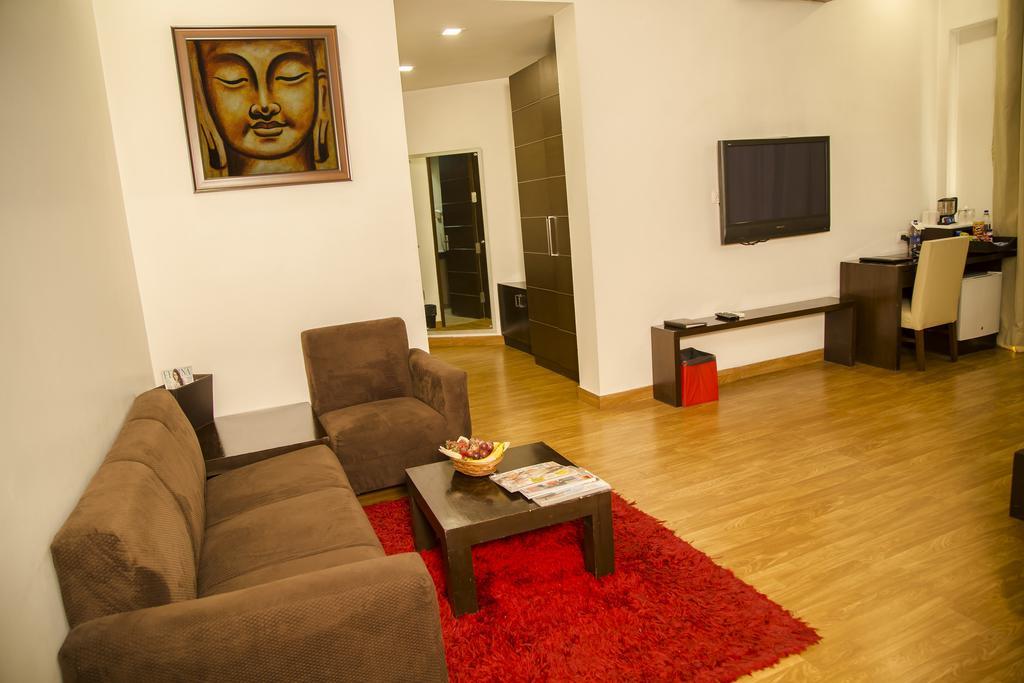 Hotel La Suite New Delhi Exterior photo