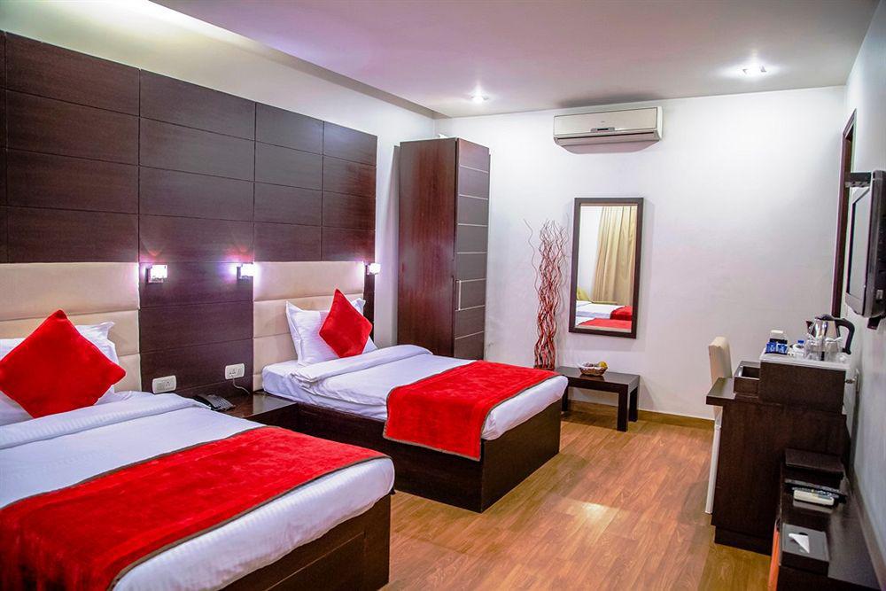 Hotel La Suite New Delhi Exterior photo